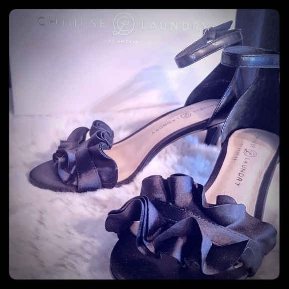 Chinese Laundry ruffled heels - Picture 1 of 7